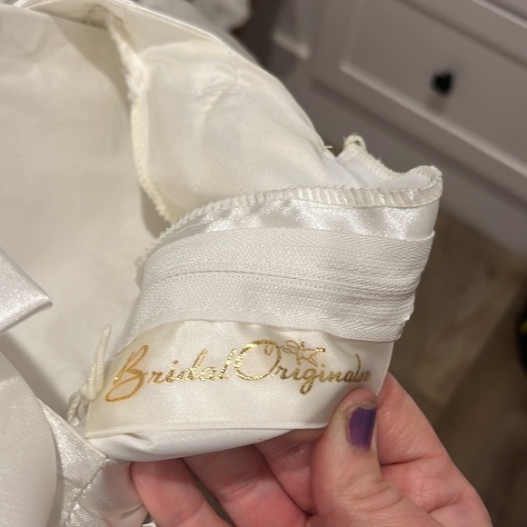 Flower Girl Elegant White Satin Gown with Bow and Train size 4 - Picture 9 of 11